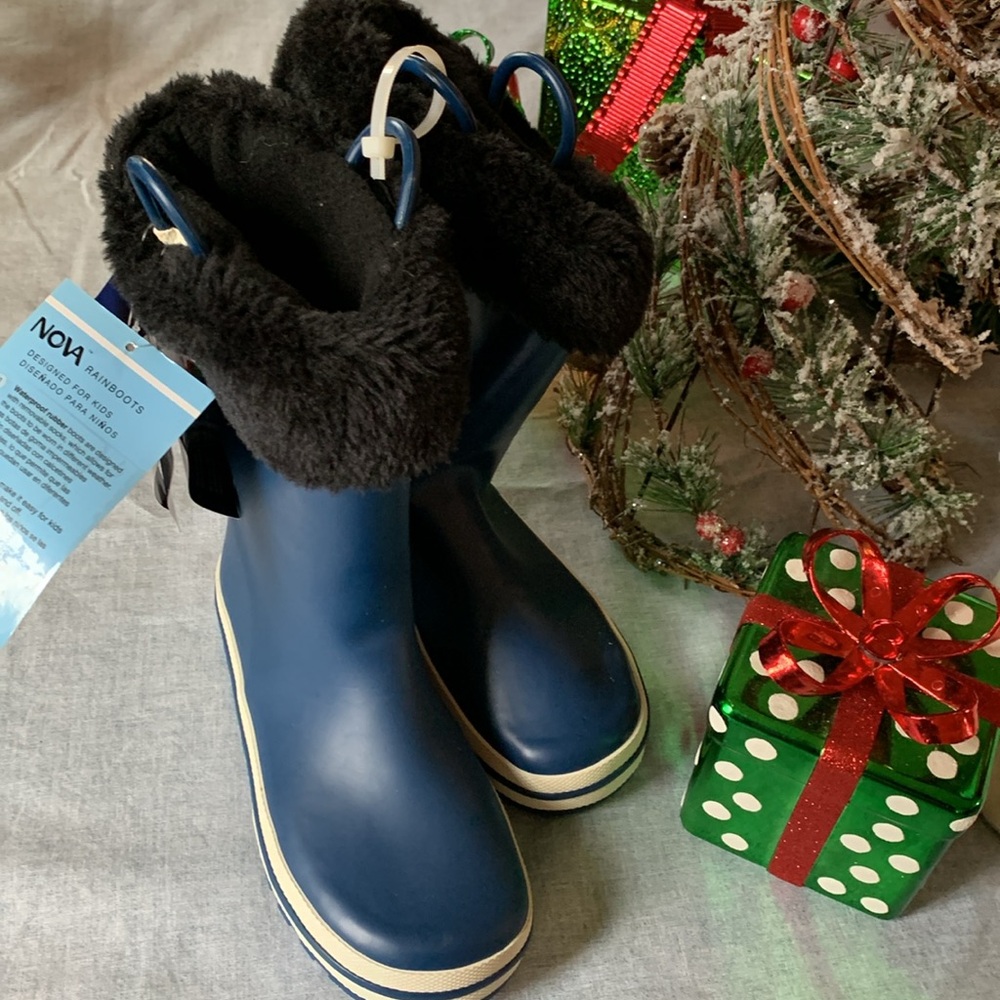 Kids winter snow and rain boots with warm removable inserts. Size 12 new w/ tags